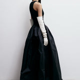 CATE IN OSTRICA NERA