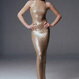 MARIACARLA DANS LE SABLE MÉDITERRANÉEN