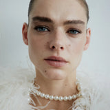 ZIZI EN MUSTANG BLANCHE