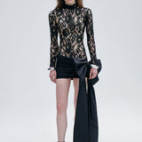 CHIWEN DANS DERRIÈRE NOIR