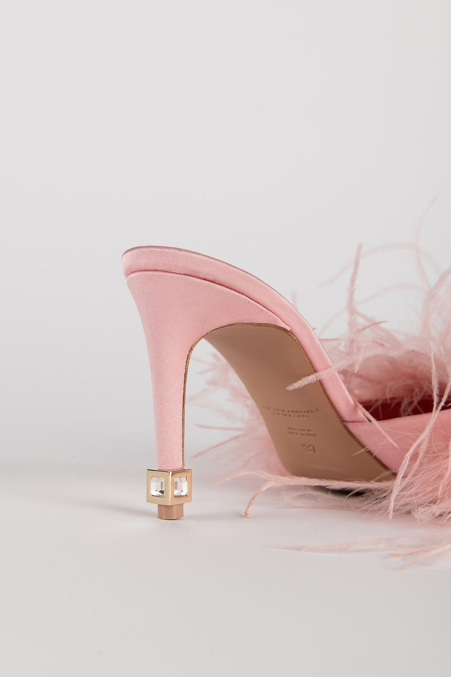 MEDUSA IN PINK FEATHER